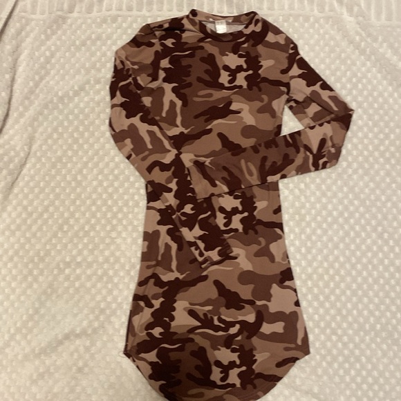 Cute longsleeve pink camo dress - Picture 2 of 2